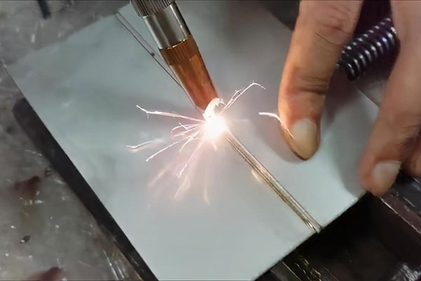 手持式激光焊接機與傳統焊接機比有什麽優勢？